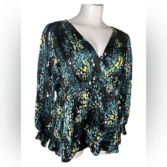TORRID 3 GreenV-shaped wrap Satin woven blouson sleeves smocked cuff.back tie. - Picture 4 of 11
